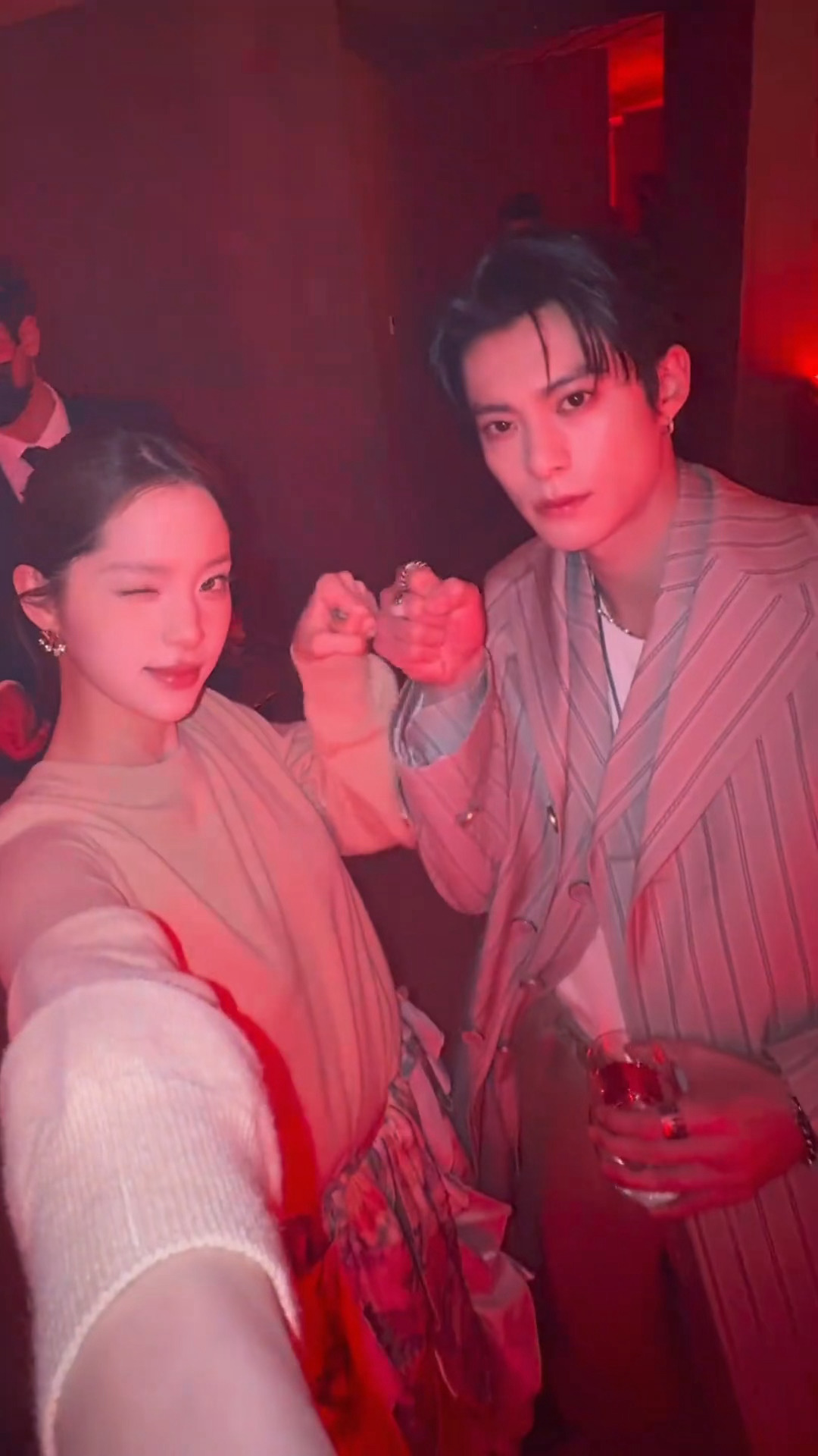 还挺有趣的嘿嘿（肩膀上是哪个朋友的手😂孩子人缘是真好 