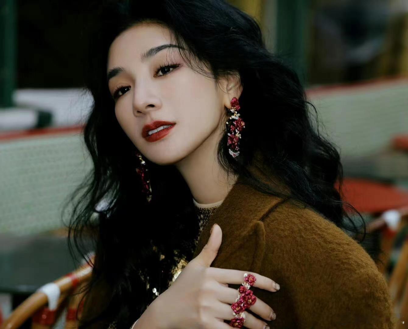 黄奕15年后再演港片女主 终于等到黄奕姐姐啦！好美好美 这气场真的太强大啦[打c
