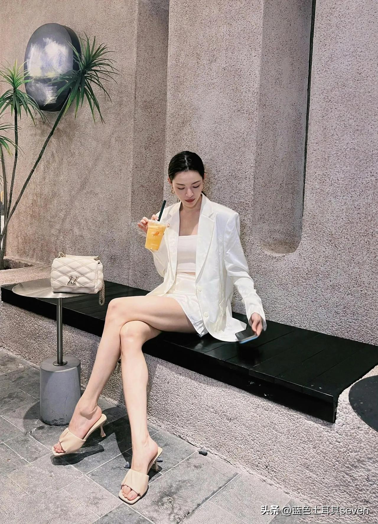 钟楚曦喝的啥呢？