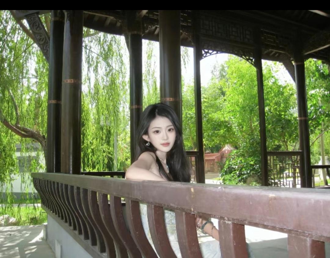 凉亭美人