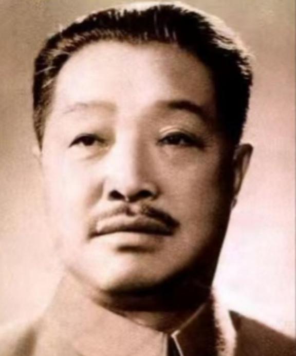 蒋介石生前只见过贺龙一次，但在见完面后，蒋介石却在浑身冒冷汗。他一下瘫坐在椅子上