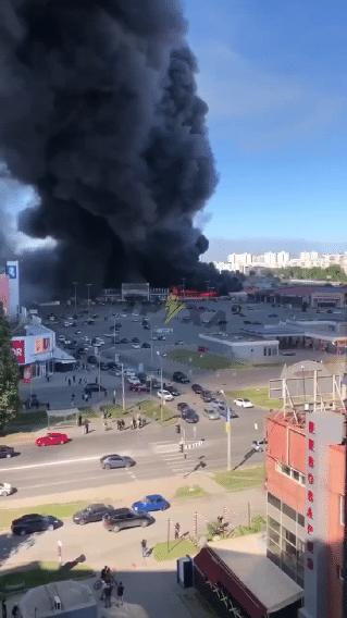 突发！俄军使用2枚FAB重型航空制导炸弹在5月25日攻击了乌克兰哈尔科夫市区的一