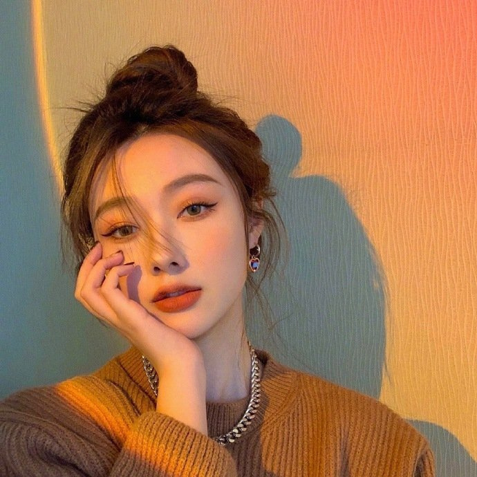 🌷        故事人人有，只是各不同，        有钱把日子过好，没钱