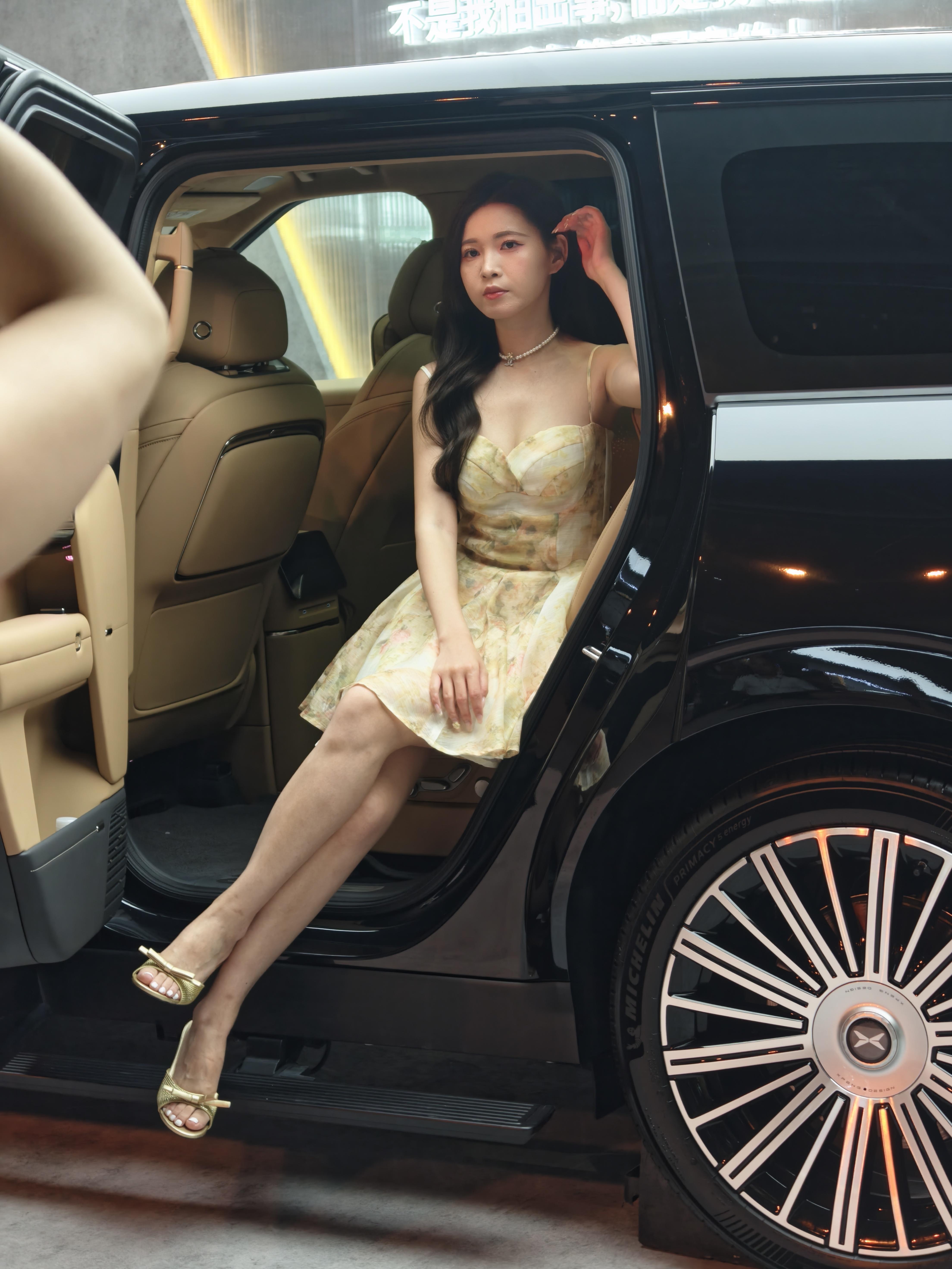 小鹏邀请的小姐姐都很好看。 