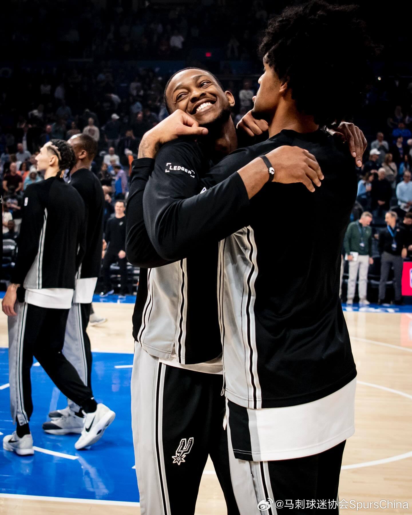 大家开开心心明天好好打把该死的三分命中率提起来！！！ 