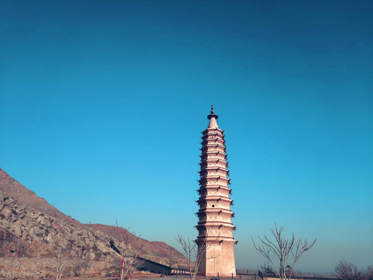 今天拍摄了一下自己的照片发现了一个景点，还是挺好看的，主要是光线好