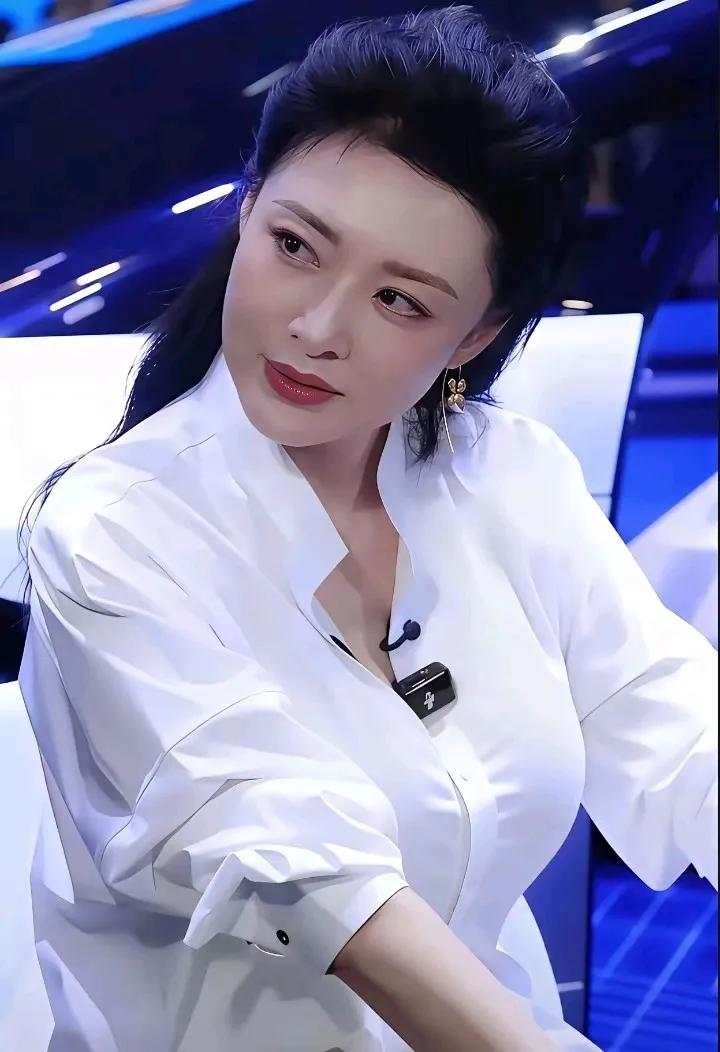 魅力四射的周涛
优雅迷人的周涛
气质如兰的周涛
这种魅力别人无法超越的吗，一颦一
