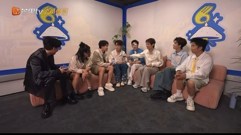何炅谈感情苏醒谈费用何老师真诚邀快乐老咖去《我们的宿舍》第二季，苏醒秒接话问“费