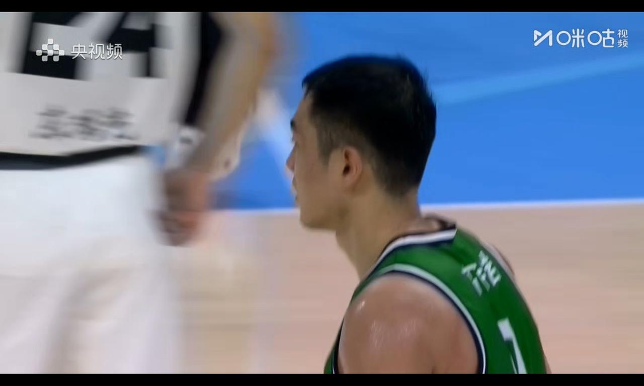 高诗岩上半场不打铁，赵继伟老迈不打，辽宁队竭尽全力续命

辽宁队上半场37:45