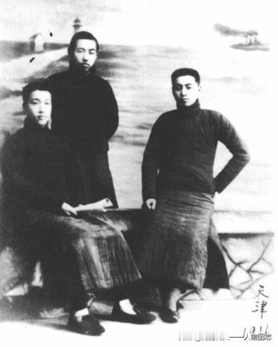 周恩来(右 )和张瑞峰(中)、常策欧(左)发起组织敬业乐群会