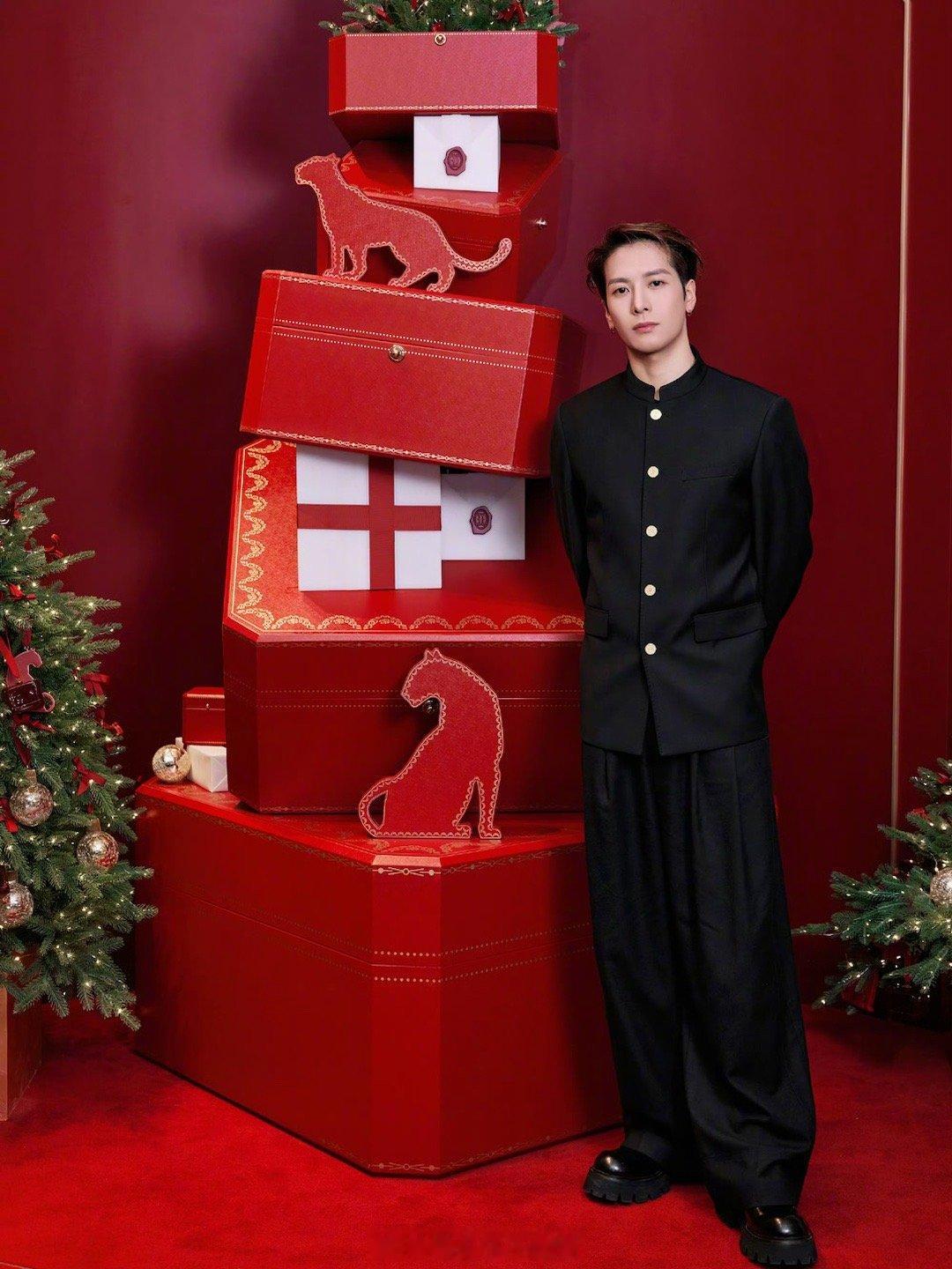 王嘉尔、白敬亭、李现、张婧仪同品牌商务图🈶来看看帅哥美女们状态咋样