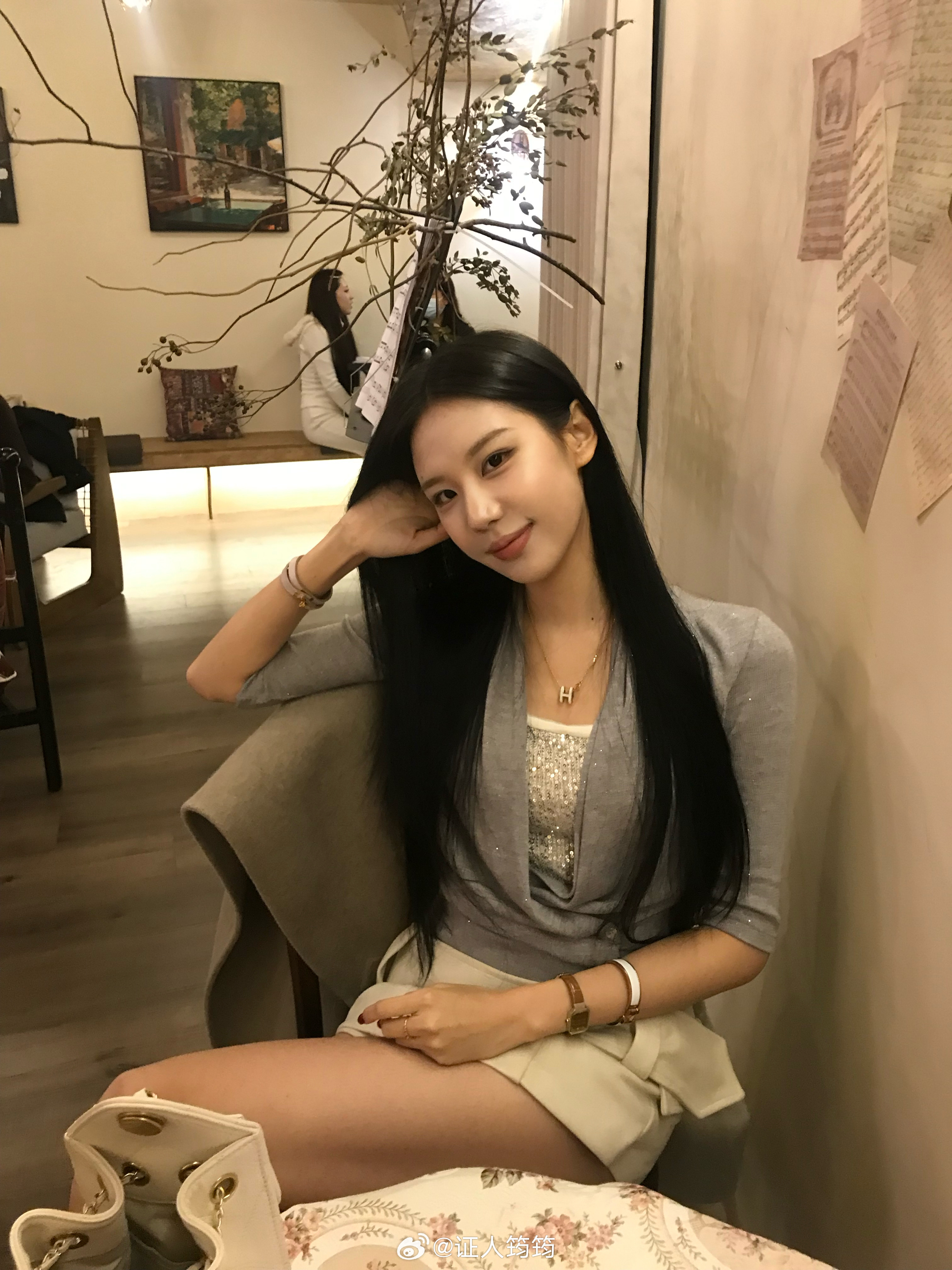 已坚持早睡早起快半个月了。感觉整个人很幸福。 