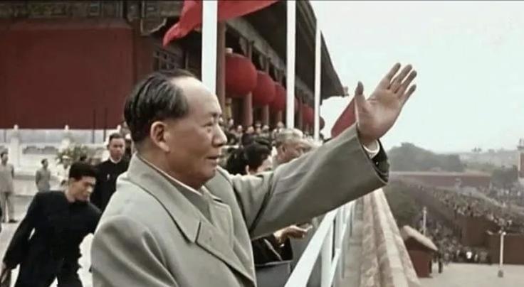 “5·20”是什么？
1970年 5月20日，毛主席在天安门城楼上向全世界庄严发