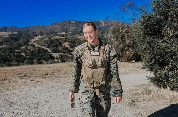 不愧是印度人，连美国女兵都不放过！2019年，阿富汗美军基地，一名印度工人起了歹