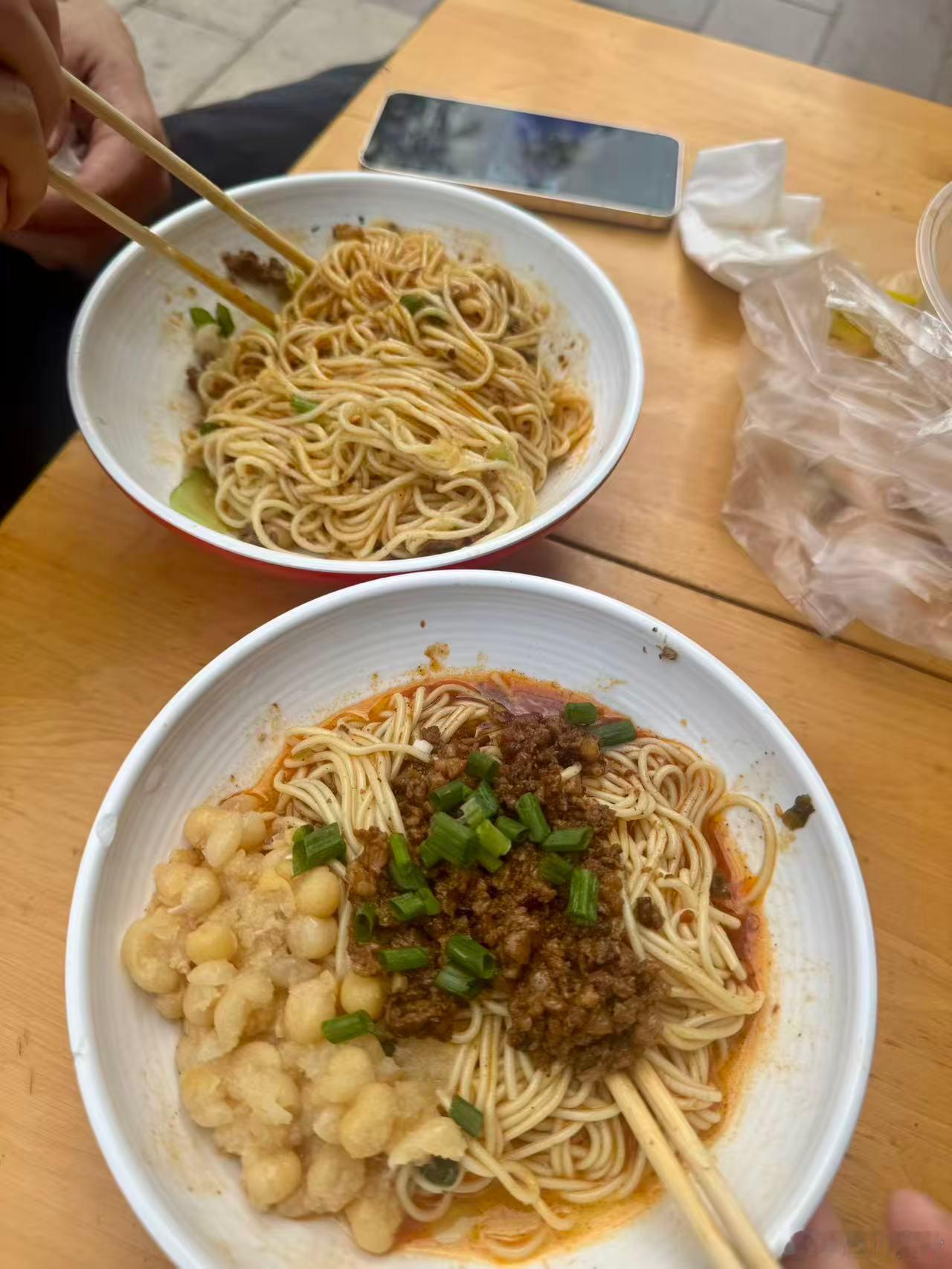 为什么开面馆还要用现成挂面啊这面还没有我们自己的速食豌杂面好吃川川逛吃日常