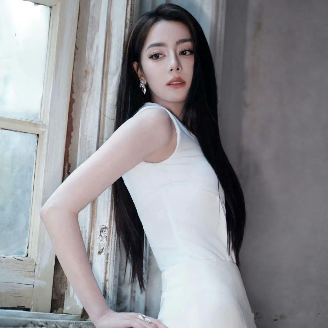 迪丽热巴漂亮的李慧珍18年得的金鹰奖实至名归，金鹰奖见证迪丽热巴的闪耀光芒
20
