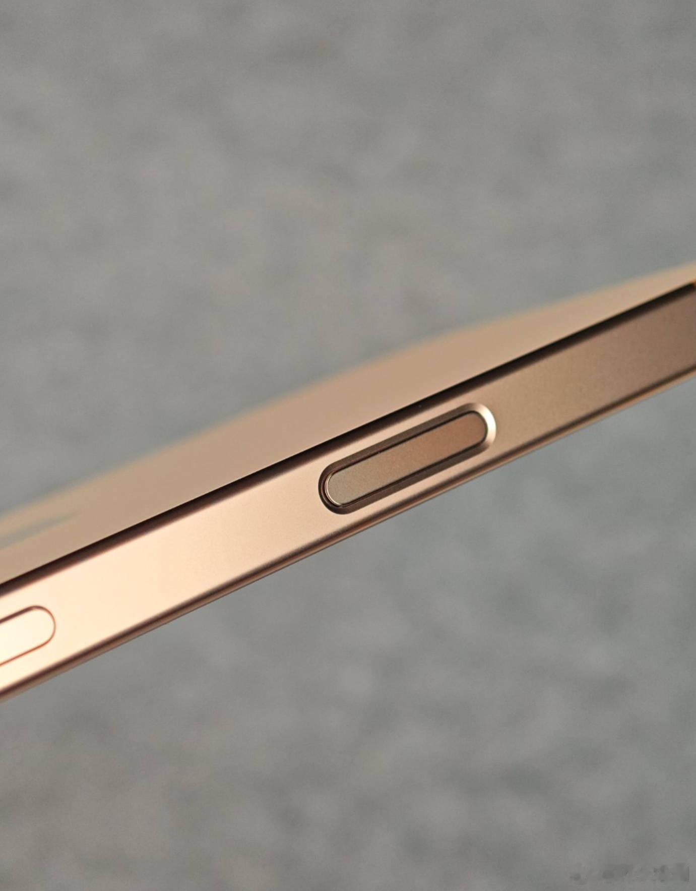 有没有人和我一样，觉得iPhone16系列新加的这个拍照按键不好用？ ​​​