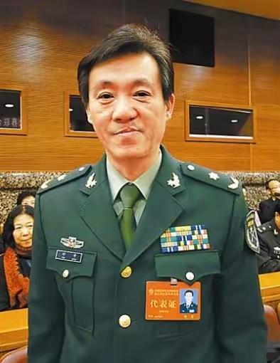 几代人共同的偶像！作曲家印青道出心声，这份敬仰从未褪色
 
谁能跨越数十年时光，