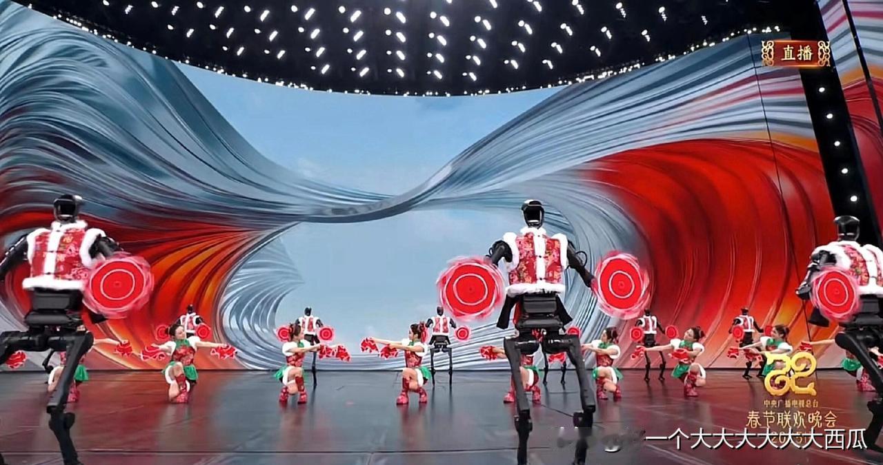 宇树机器人连续两年上春晚，
但是也仅仅就一年时间完全是脱胎换骨的变化，
一年前的