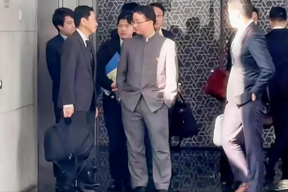 2025.11.18日本外务省官员离开中国外交部！
日本外务省亚洲大洋洲局长金井