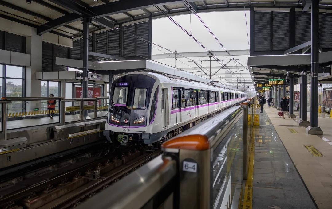坊间传闻的上海最大违章建筑
我的铁路风景 轨道交通 上海地铁 尼康