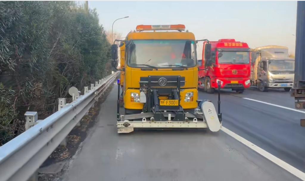 【备战春运！嘉兴高速推吸铁车清理铁制垃圾：清扫车改造而成，最大吸力达五百斤】近日