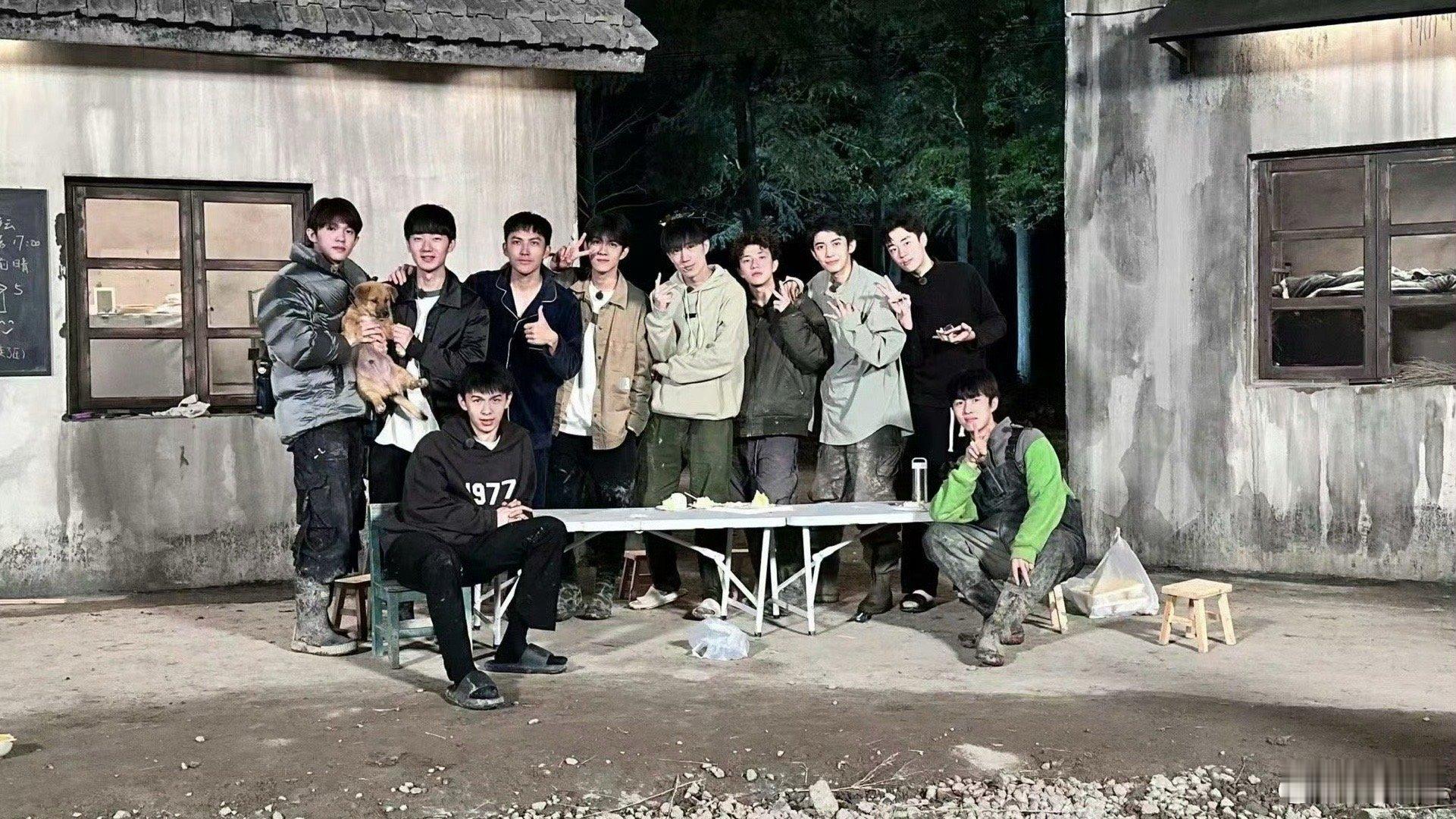 十个勤天两周年两周年快乐！欢迎一起来到人声鼎沸的第三年!十个勤天还会有好多好多年