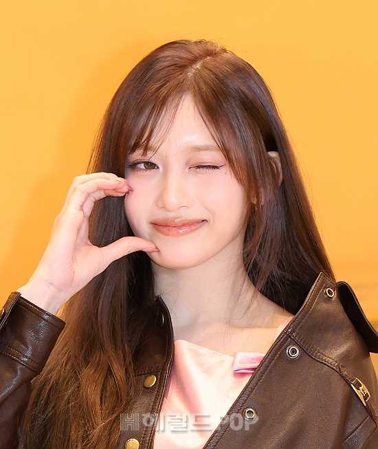 【Herald POP】据《Herald POP》5日报道，IVE成员李瑞将不参