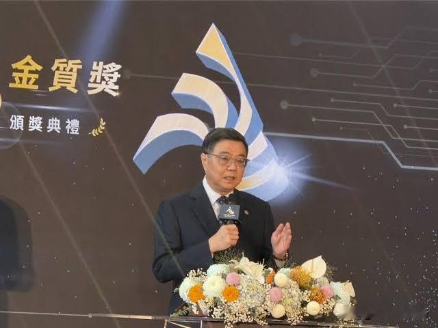 “台独”分子给自己脸上贴金

因为八度不附署公布台湾立法机构通过的法律
台湾行政