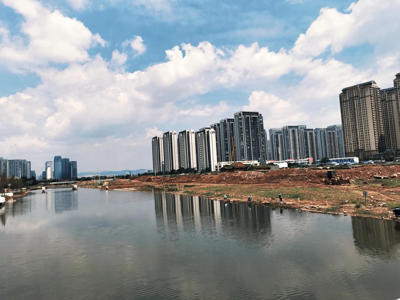 巫家旁边的新海河湿地公园一期正在修建中，如果是顺利的话，今年过年的时候春节期间大