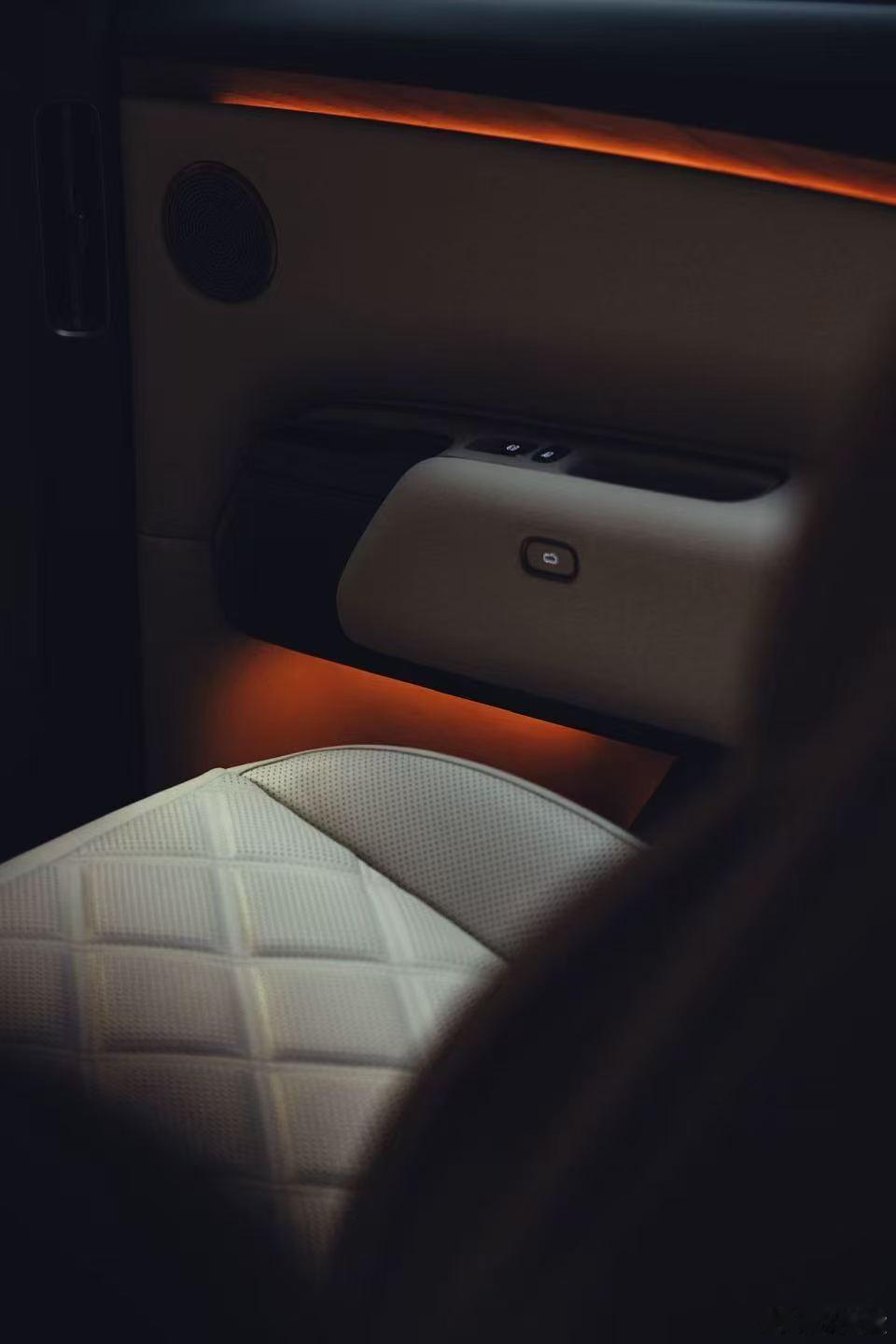 全新一代理想l9 好棒的质感，22款L9老登车主哭晕了北京车展潮这看2026北京