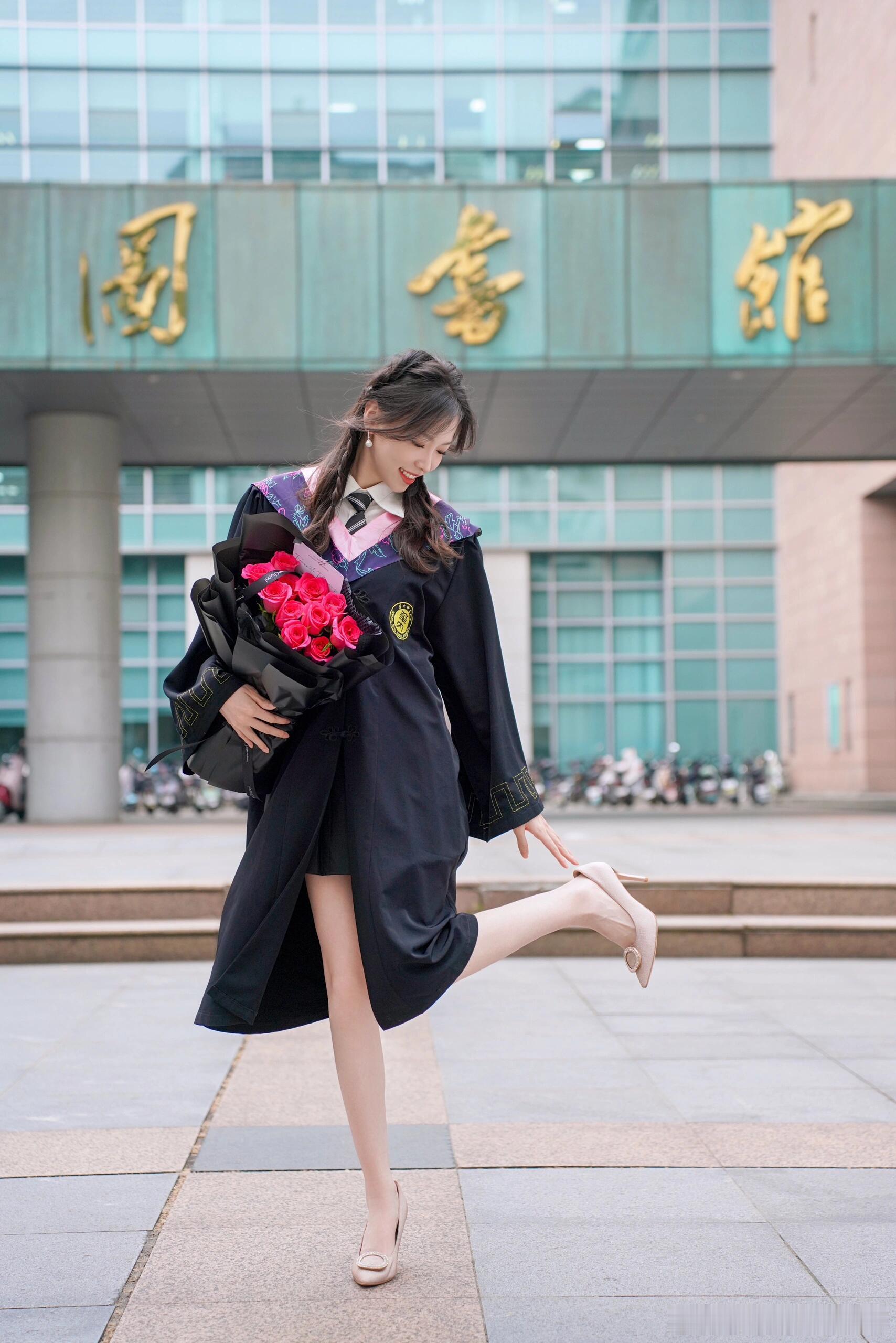 毕业穿高跟 ​​​