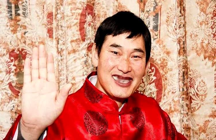 别再骂大衣哥窝囊了，他忍了4年，一出手就把天天P图黑他的人送进大牢！
 
你以为