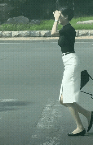 如此优雅的美女，我斗胆的问一句，有男朋友吗？如果没有………，愿意嫁给我吗？