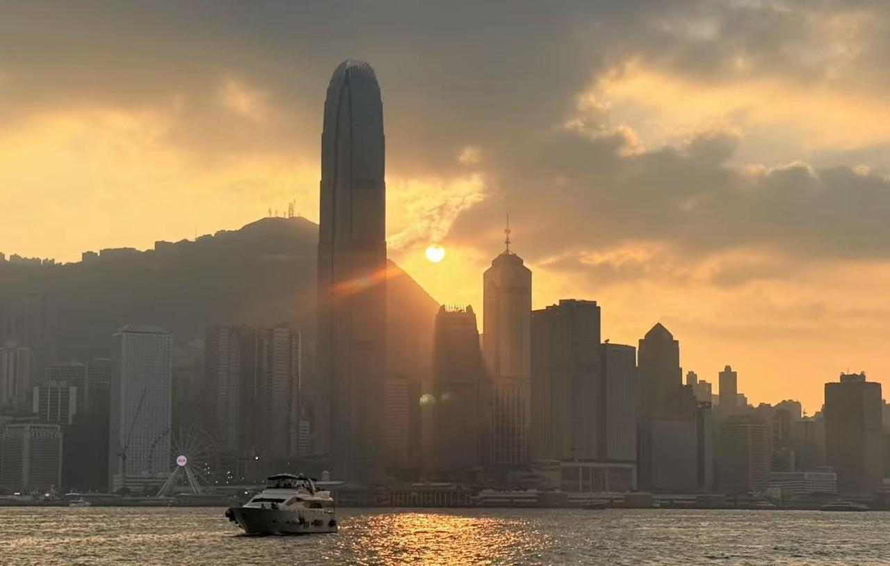 真正的富二代大多数都很低调，网上爱开超跑炫富的，基本都是创一代。
	
深圳这些手