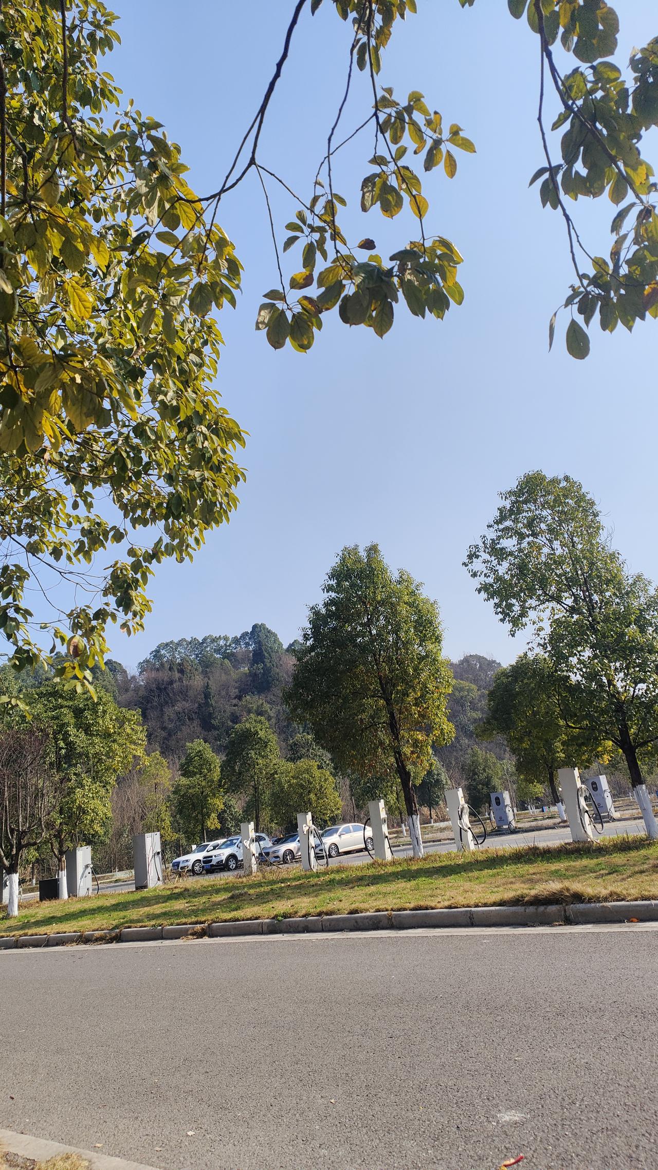 人到中年，真得好好收拾下自己。不是要穿多贵、多时髦，就是干净利落、精神点。出门头