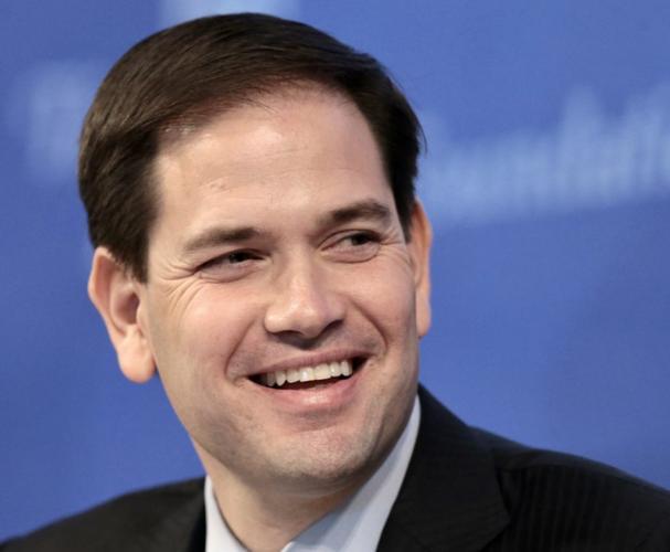 为什么美国国务卿鲁比奥的脸和发型具有明显的东方特征，谁能知道这是什么原因？当然，