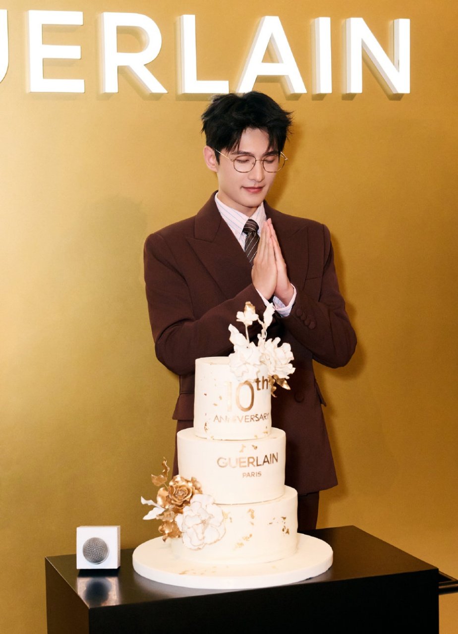 杨洋娇兰晚宴MVP结算画面杨洋娇兰晚宴大片 ​杨洋娇兰晚宴大片掉落～ ​​​