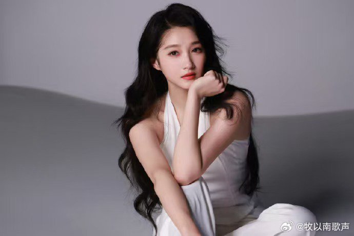 关晓彤金靖王玉雯各美各的关晓彤金靖王玉雯北京台春晚同框！各有各的美太绝啦，会给我