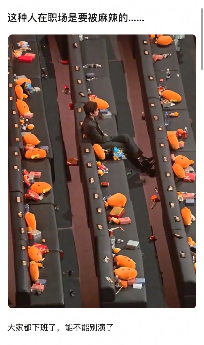 为什么敬业还要被骂！看过好几次颁奖活动，丁禹兮都很尊重主办方坐到最后，这不该夸他