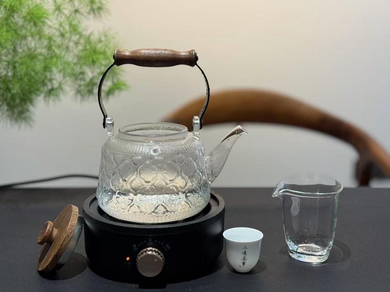 围炉煮茶值得尝试吗？
最近几年很火的围炉煮茶，真的好喝吗？值不值得尝试？
老茶客