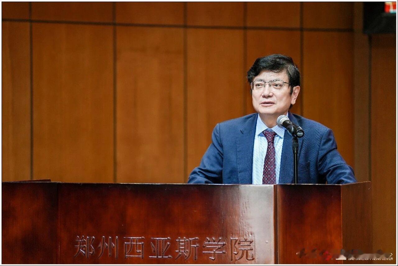 “网红郑强”教授郑州西亚斯学院任职
6月16日，郑州西亚斯学院战略发展专家委员会