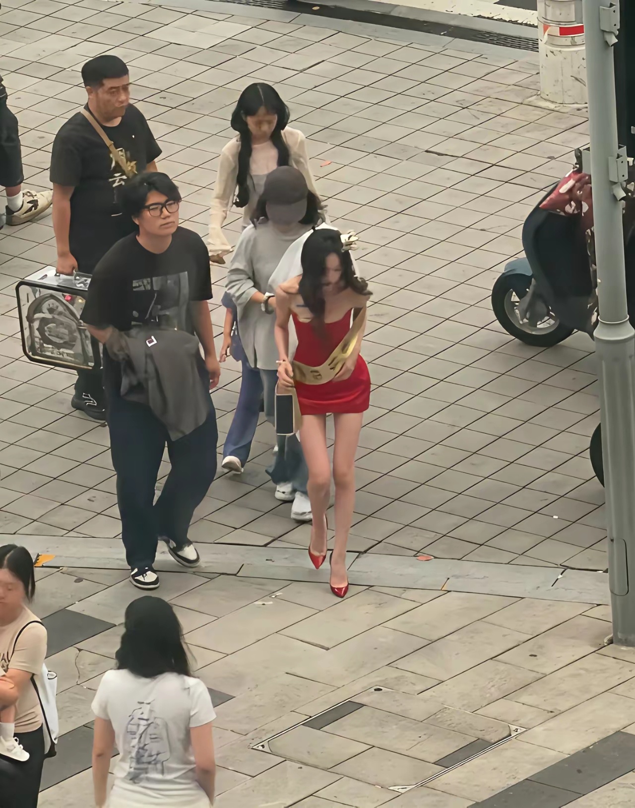 瘦到这种程度了，上镜才刚刚好