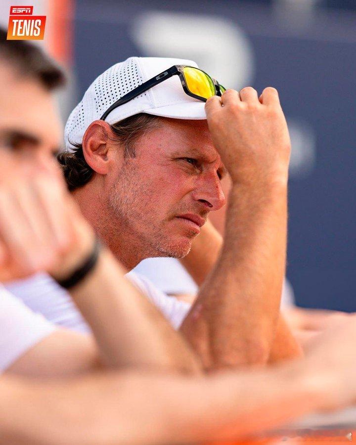 【纳尔班迪安：阿卡辛纳复制三巨头壮举？需10-15年证明！】“复制Big 3？他