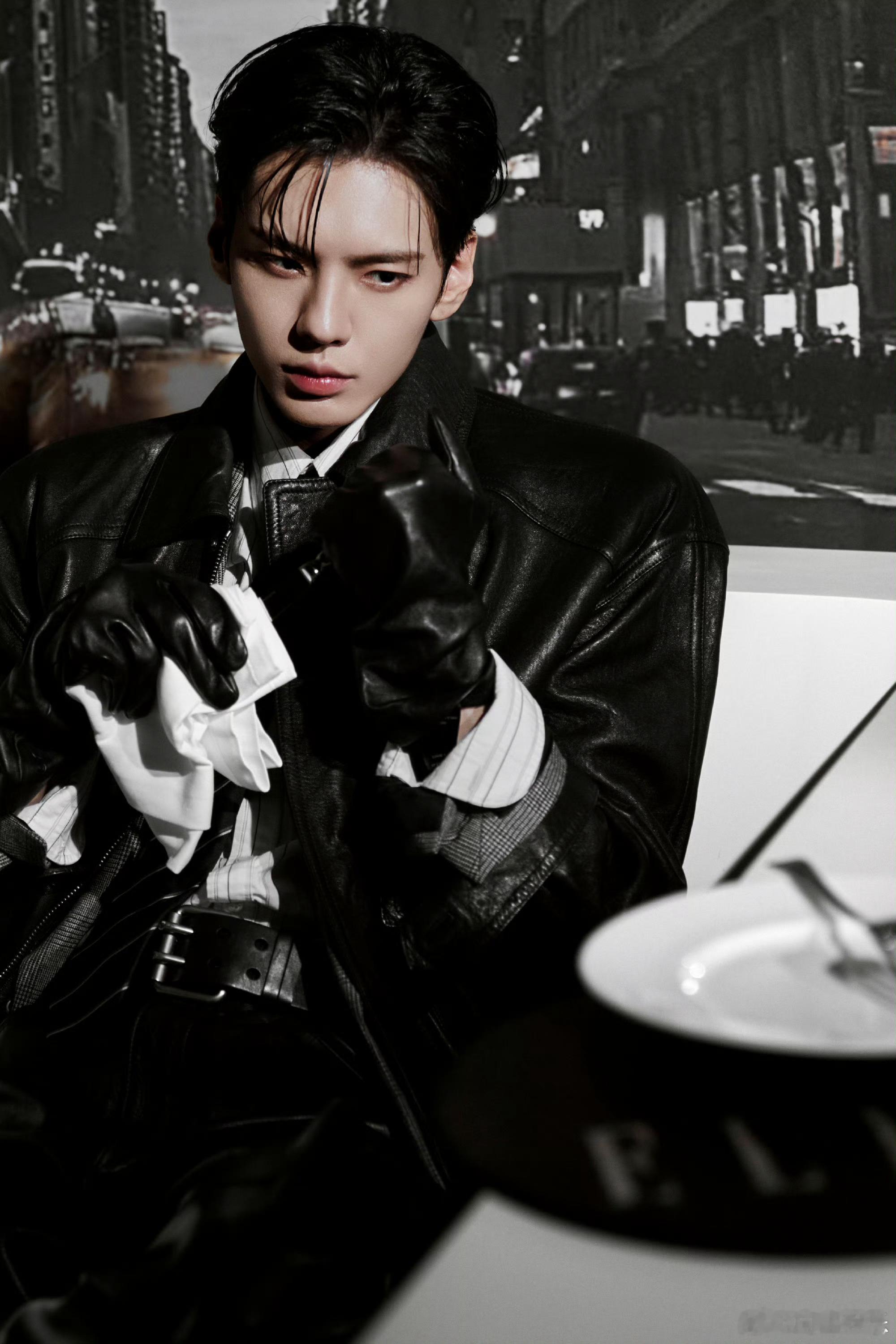 毕雯珺ELLE造型 毕雯珺ELLE盛典图🈶这味儿太正了！男模身高搭配大长腿，浑