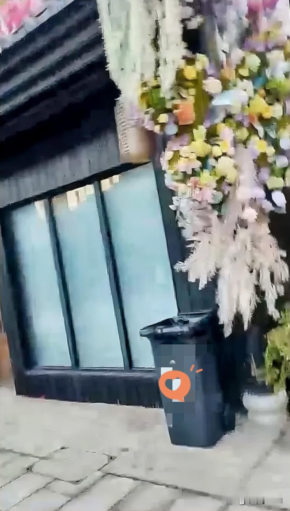 为老服务，总是措手不及，不指望会温暖阳光照进。
因为，希望未来，归根结底是青年人