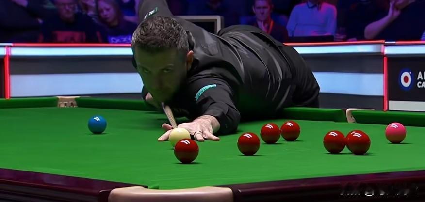 英锦赛战特鲁姆普，塞大师仍能稳坐钓鱼台。
2025斯诺克英锦赛决赛，贾德•特鲁姆