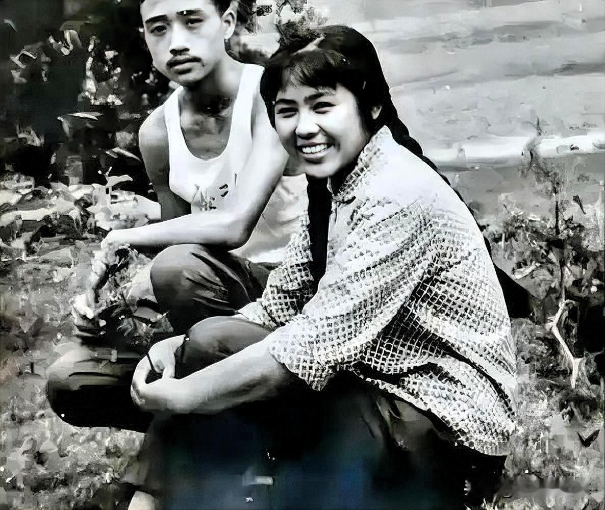 真羡慕老一代爱情婚姻


老一辈爱情对比 70年代最动人的爱情：一句承诺，相守一