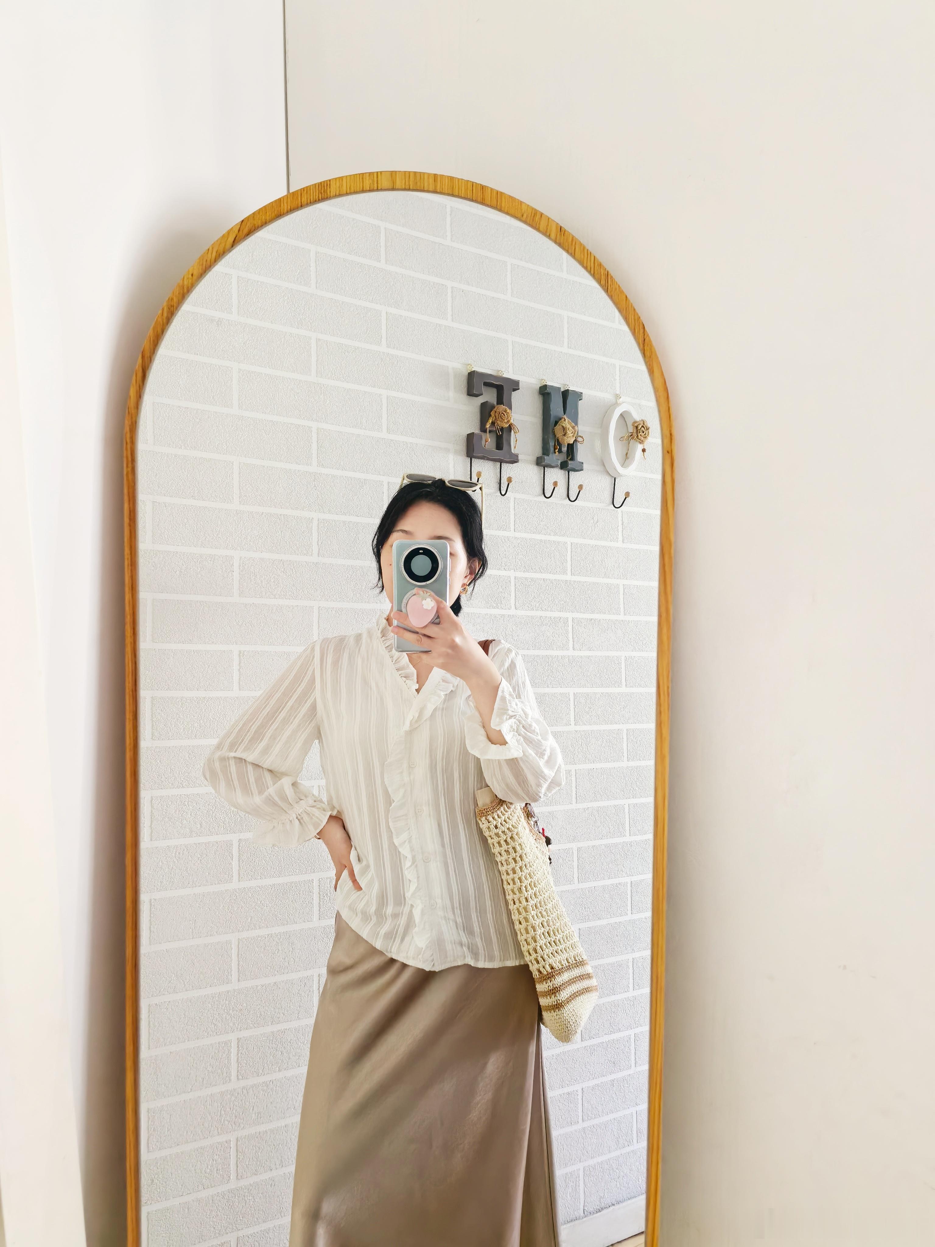 天丝花边衬衫+流光半裙甜美气质的一身随手拍今天穿什么ootd