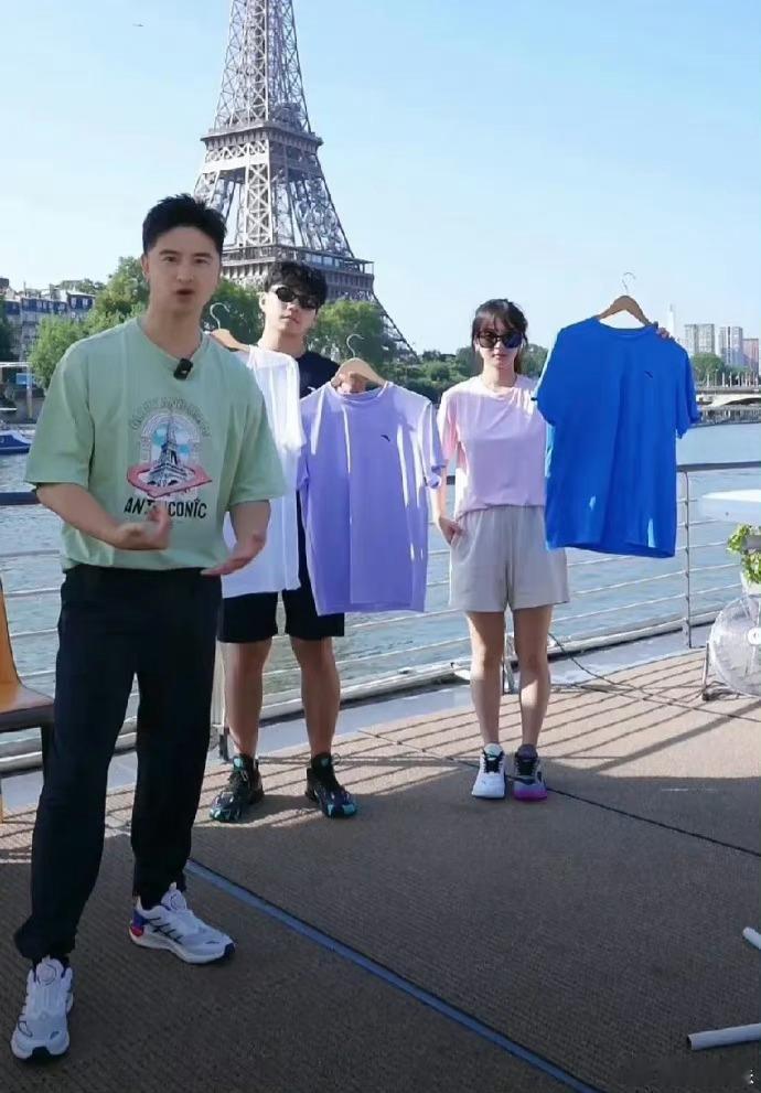 #田亮带着儿子女儿在巴黎铁塔下卖货#我觉得卖货也没什么问题啊，也不偷不抢的，不知